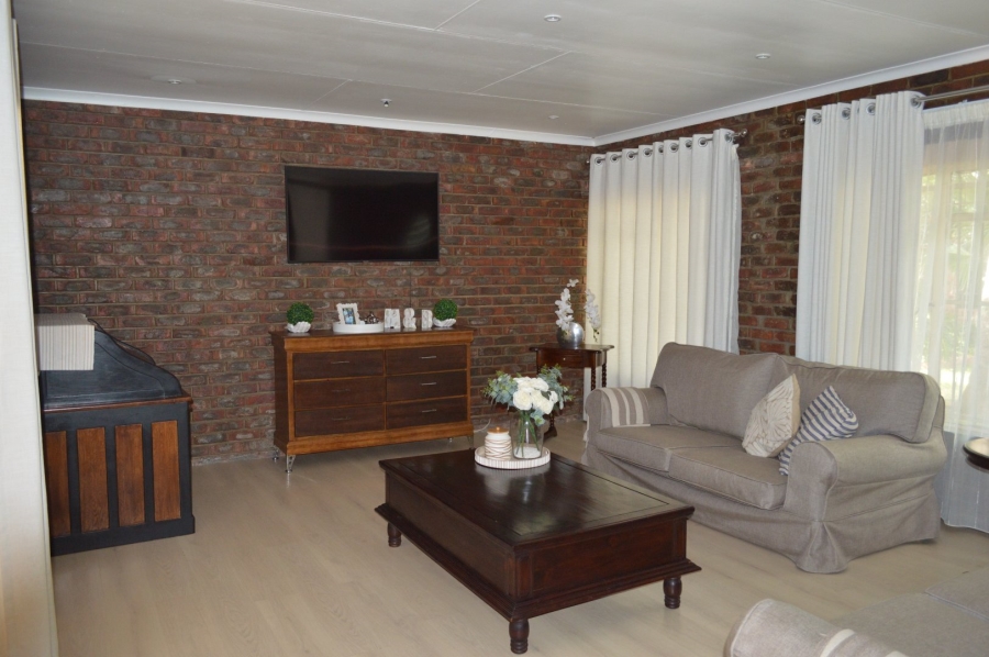 4 Bedroom Property for Sale in Flimieda North West